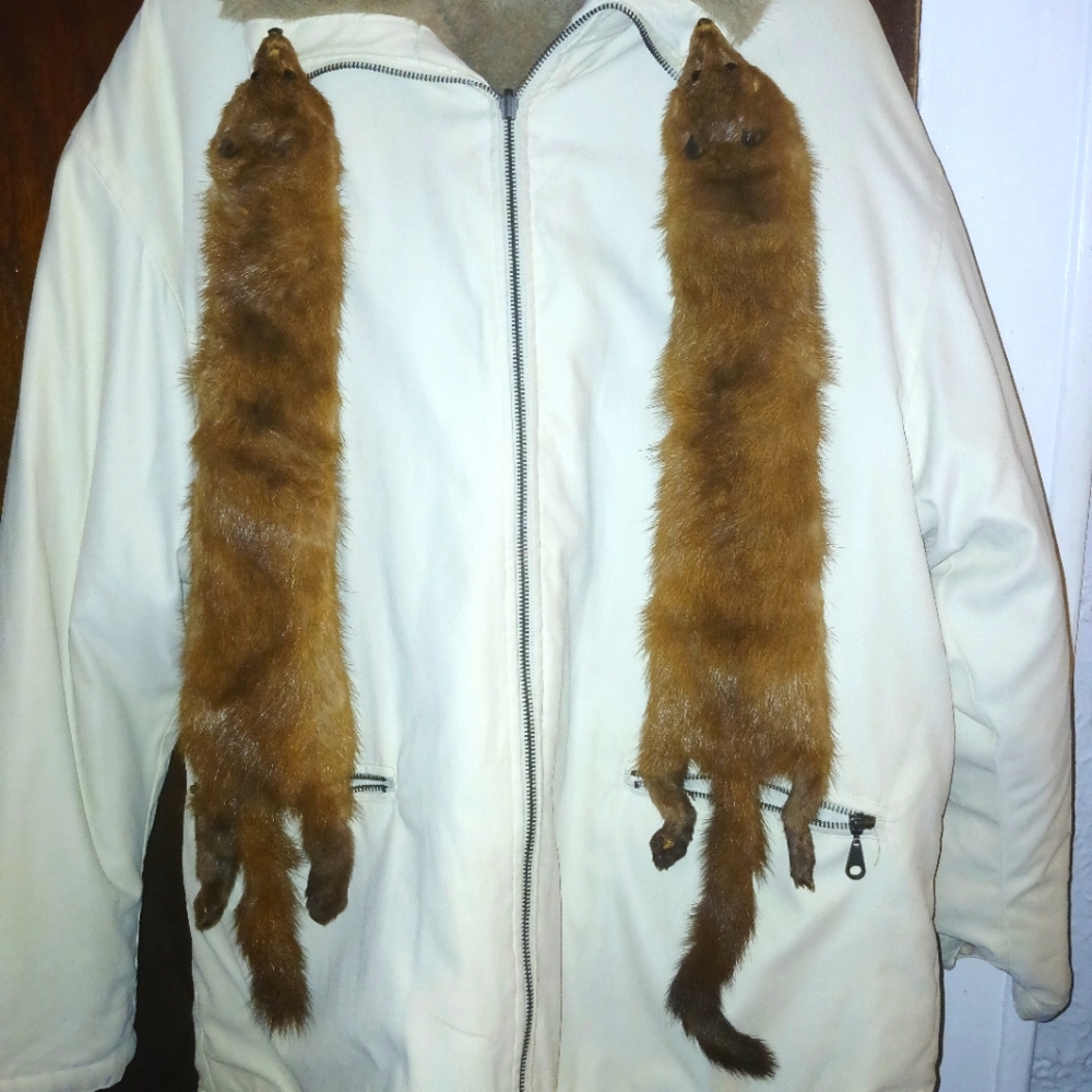 Elegant White Jacket with Brown Fur Trim
